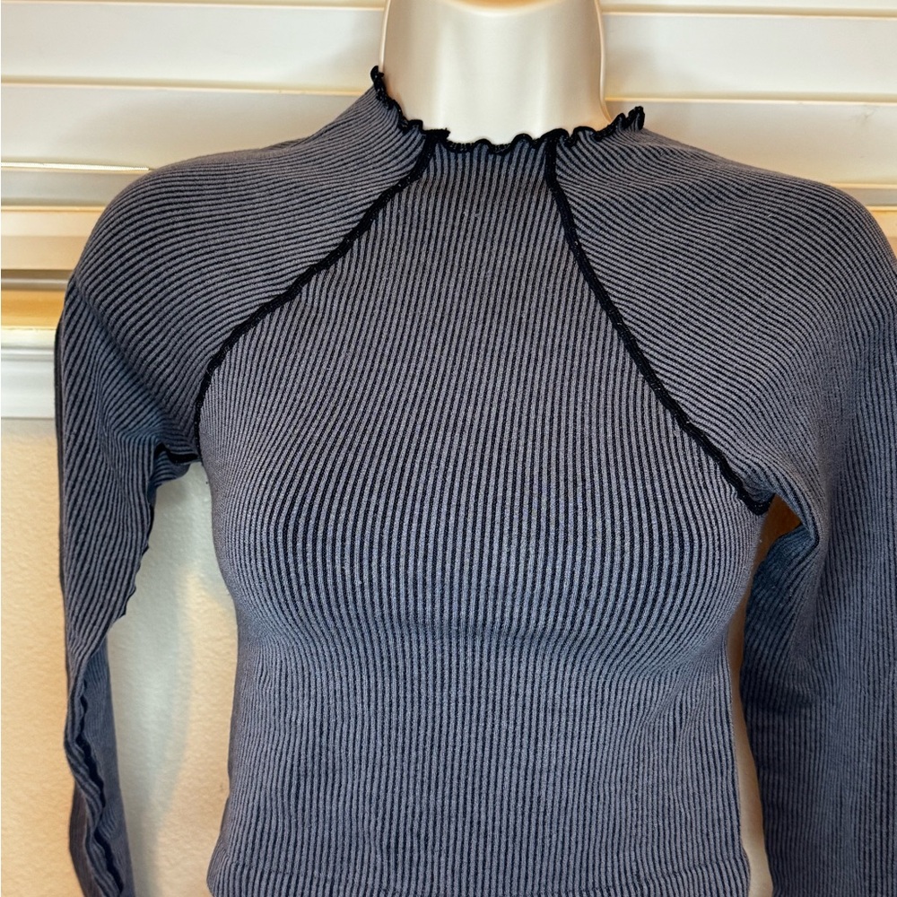 NUX Ribbed Black and Gray Turtleneck Sweater